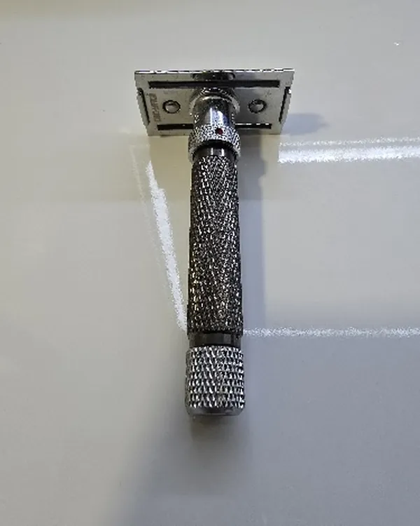Kelvedge Adjustable Safety Razor photographed by J***S, a verified buyer