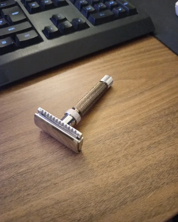 Kelvedge Adjustable Safety Razor photographed by Verified buyer, a verified buyer