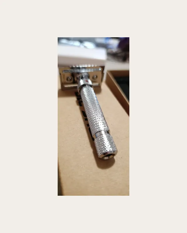 Kelvedge Adjustable Safety Razor photographed by g***b, a verified buyer